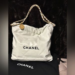 Chanel 22 tote bag